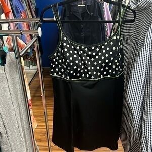 ROBBY LEN women’s size 16 swim top, black and green